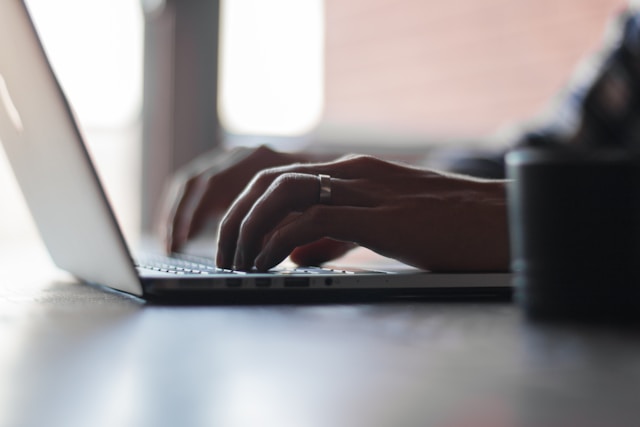 Site para  Advocacia em Cotia: Como Usar a Internet para Atrair Clientes Sem Infringir as Normas da OAB